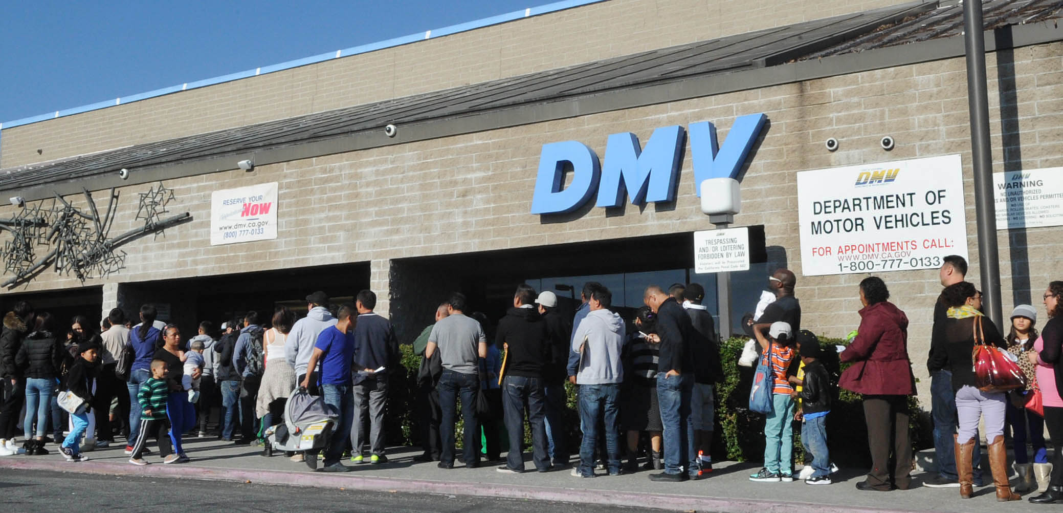 dmv-clerk-accused-of-taking-bribes-for-years-in-ticket-fixing-scheme